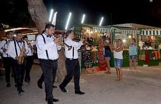 Bayramda alkışlar Kuşadası Kent Orkestrası’na