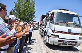 Belediye başkanını alkışlarla karşıladılar