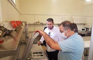 Belediyeden bin kişiye sıcak yemek