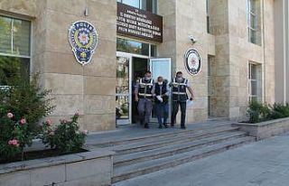 “Beni tanımadın mı?” diyerek yaşlıları dolandıran...