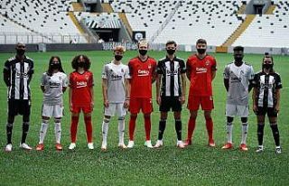 Beşiktaş yeni sezon formalarını tanıttı