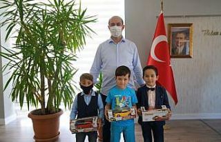 Buldukları parayı zabıtaya teslim eden çocuklara...