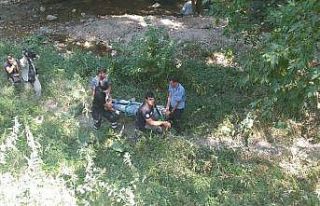 Bursa’da 30 metrelik kayalıktan düşen genci itfaiye...