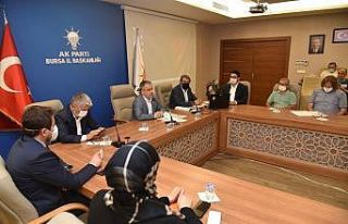 Bursa’da Ak üyelik kampanyasına gençlerin ilgisi...