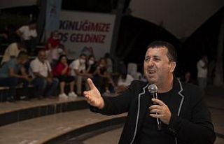 Büyükşehir Belediyesinin ‘Komik Gazino’ gösterisiyle...