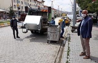 Çaldıran’da çarşı merkezindeki bulunan çöp...