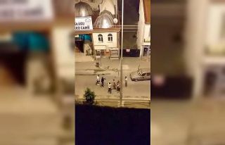 “Caminin duvarına işeme” diye uyardı, başında...
