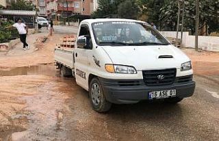 Çaresiz gözlerle aracını böyle seyretti