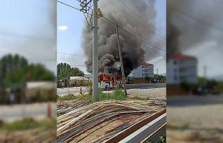 Çınarcık’ta minibüs alev alev yandı