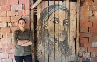Çoban ressam yaptığı resimlerle doğayı açık...
