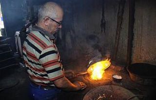 Çocuk yaşta başladığı mesleğinin son ustalarından...