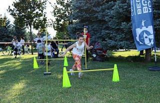 Çocuklar geleneksel oyunlarla spor yapıyor