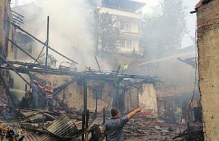 Çorum’da iki ev küle döndü: 1 ölü, 3 yaralı