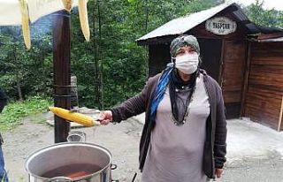 Cumhurbaşkanı Erdoğan’ın Ayder yolunda durarak...