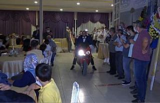 Damadın yaptığını görenler şaşkına döndü