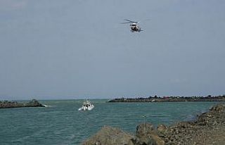 Denizde kaybolan 17 yaşındaki çocuk için helikopter...