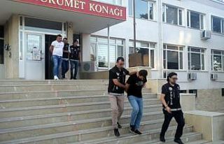 Denizli’de kaçakçılar polisten kaçamadı