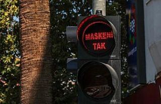 Denizli’de trafik ışıklarıyla ’Maskeni Tak’...