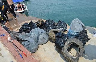 Didim’de deniz dibinde temizlik yapıldı
