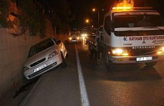 Dikkatsiz sürücü kendini sulama kanalında buldu