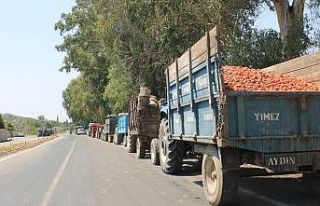 Domates üreticileri salça fabrikası önünde uzun...
