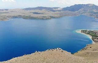 Dünyanın 2. büyük krater gölü etrafında yürüyüş
