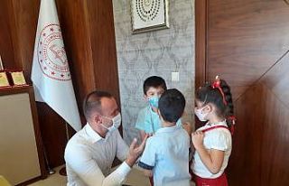 Düşün Taşın Derneği’nden Ağrılı minik öğrencilere...