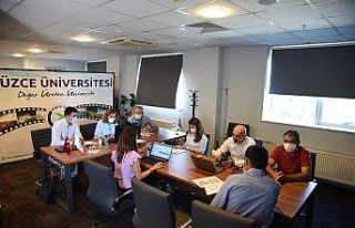 Düzce Üniversitesi YÖK sanal fuarında öğrencilerle...