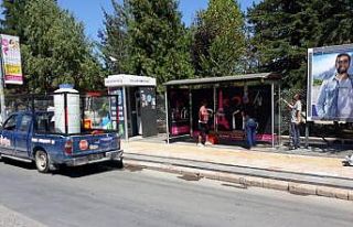 Düzce’de duraklar düzenli aralıklarla temizlenerek...