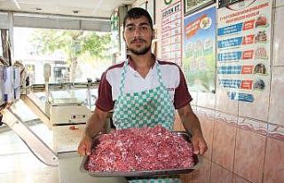 Elazığ’da kasapların kıyma mesaisi