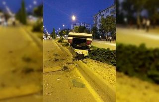 Elazığ’da otomobil takla attı: 2 yaralı