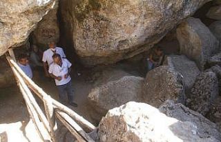 Elazığ’da serinleten mekan "Buzluk Mağarası"