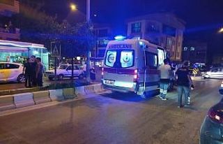 Elektrikli motosiklet ile otomobil çarpıştı: 1...