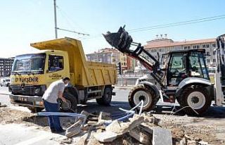 Emeksiz alt kavşağındaki trafik sıkışıklığını...
