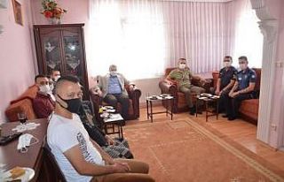 Emet protokolü şehit ailelerini ziyaret etti