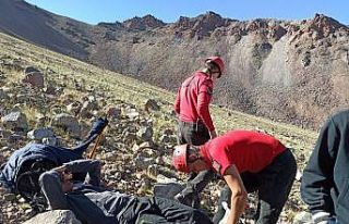 Erciyes’te rahatsızlanan dağcıyı JAK Timi kurtardı