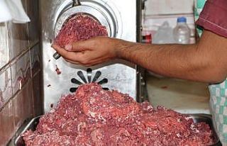 Erzincan’da kasapların kıyma mesaisi