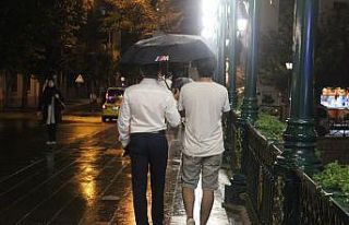 Eskişehir’de sıcak hava yerini yağmura bıraktı