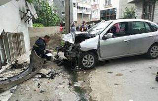 Fren yerine gaza basınca daireye girdi