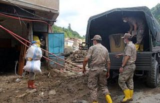Giresun’da selzedelerin ev eşyaları askeri araçlarla...