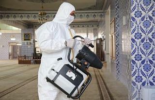 Gölbaşı Belediyesi camilerdeki temizlik çalışmalarına...