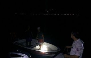 Gölün ortasında mahsur kaldılar