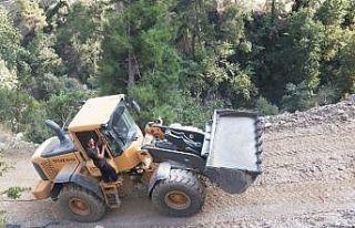 Görme engelli vatandaşın evine giden yol kullanıma...