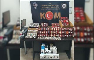 Gümrük kaçağı kol saatleri ele geçirildi