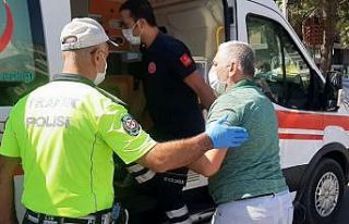 Hafif ticari araç ile otomobil çarpıştı: 2 yaralı