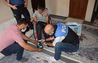 Hakkari polisi engellileri sevindirmeye devam ediyor