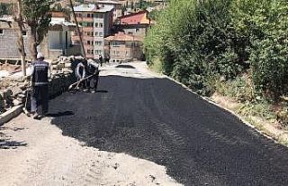 Hakkari’de yama asfalt çalışmaları sürüyor