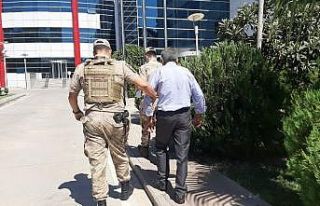 Hakkında yakalanma kararı olan kişi jandarmadan...