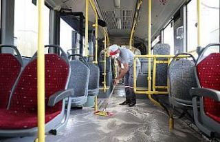 Halk otobüslerinde hijyen ve dezenfeksiyon işlemleri...