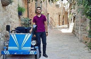 Harçlıklarını biriktirdi, aldığı hurda parçalarla...